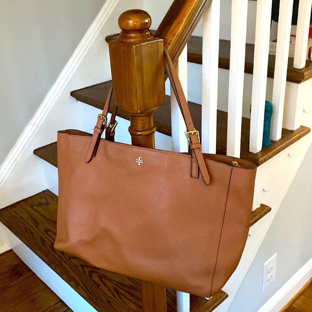Tory Burch York Tote in excellent used condition. Very little wear even bottom.